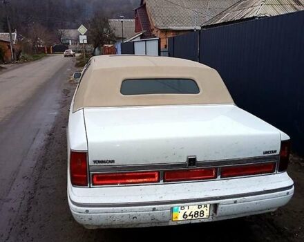 Білий Лінкольн Town Car, об'ємом двигуна 4.6 л та пробігом 400 тис. км за 11800 $, фото 1 на Automoto.ua