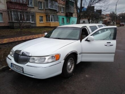Линкольн Таун Кар 1999 в Обухове на Automoto.ua Белый Линкольн Таун Кар, объемом двигателя 4.6 л и пробегом 126 тыс. км за 3800 $, фото 1 на Automoto.ua