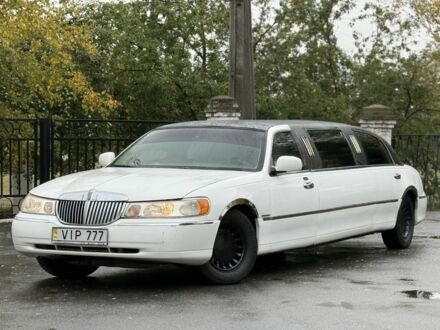 Лінкольн Town Car 2000 у Синельниковом на Automoto.ua Білий Лінкольн Town Car, об'ємом двигуна 4.6 л та пробігом 200 тис. км за 1800 $, фото 1 на Automoto.ua