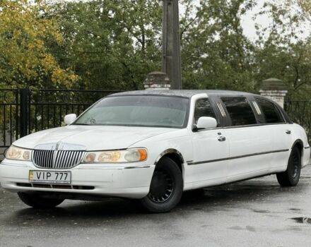 Белый Линкольн Таун Кар, объемом двигателя 4.6 л и пробегом 200 тыс. км за 1800 $, фото 1 на Automoto.ua