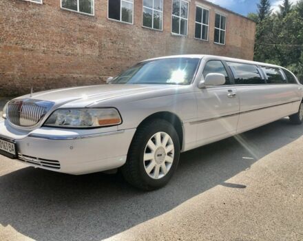 Білий Лінкольн Town Car, об'ємом двигуна 4.6 л та пробігом 220 тис. км за 6600 $, фото 1 на Automoto.ua