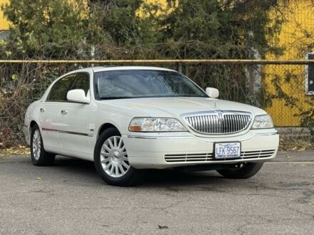 Белый Линкольн Таун Кар, объемом двигателя 4.6 л и пробегом 110 тыс. км за 4700 $, фото 1 на Automoto.ua