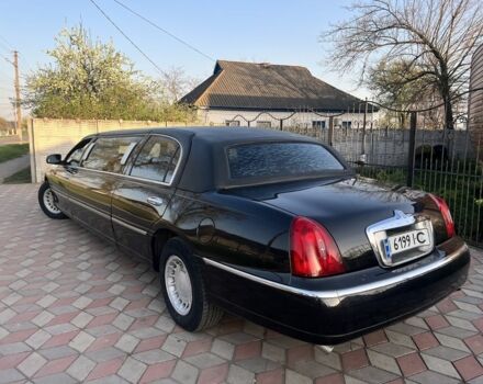 Чорний Лінкольн Town Car, об'ємом двигуна 0.46 л та пробігом 240 тис. км за 5500 $, фото 18 на Automoto.ua