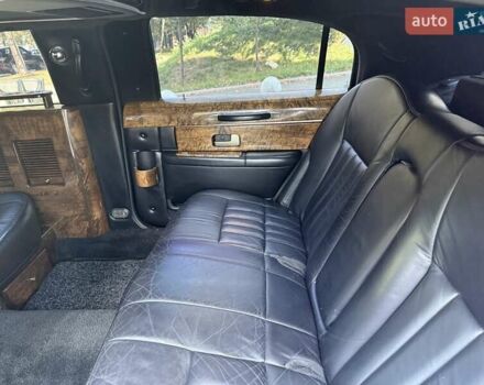 Черный Линкольн Таун Кар, объемом двигателя 4.6 л и пробегом 250 тыс. км за 19900 $, фото 54 на Automoto.ua