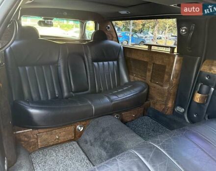 Черный Линкольн Таун Кар, объемом двигателя 4.6 л и пробегом 250 тыс. км за 19900 $, фото 56 на Automoto.ua