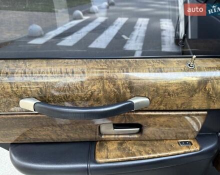 Черный Линкольн Таун Кар, объемом двигателя 4.6 л и пробегом 250 тыс. км за 19900 $, фото 52 на Automoto.ua