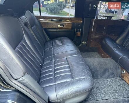 Черный Линкольн Таун Кар, объемом двигателя 4.6 л и пробегом 250 тыс. км за 19900 $, фото 73 на Automoto.ua