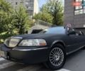 Черный Линкольн Таун Кар, объемом двигателя 4.6 л и пробегом 250 тыс. км за 19900 $, фото 1 на Automoto.ua