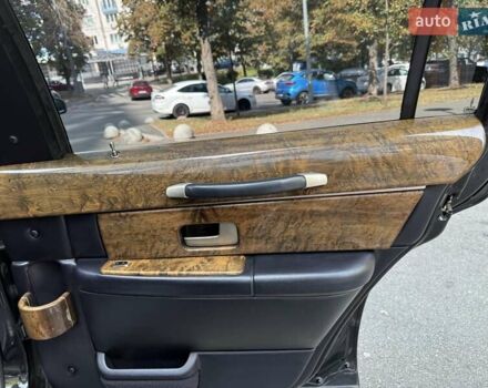 Черный Линкольн Таун Кар, объемом двигателя 4.6 л и пробегом 250 тыс. км за 19900 $, фото 72 на Automoto.ua