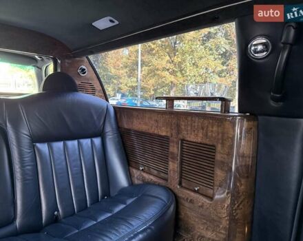 Черный Линкольн Таун Кар, объемом двигателя 4.6 л и пробегом 250 тыс. км за 19900 $, фото 58 на Automoto.ua