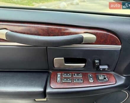 Черный Линкольн Таун Кар, объемом двигателя 4.6 л и пробегом 250 тыс. км за 19900 $, фото 29 на Automoto.ua