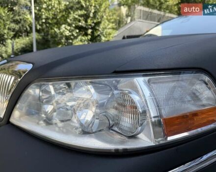 Черный Линкольн Таун Кар, объемом двигателя 4.6 л и пробегом 250 тыс. км за 19900 $, фото 15 на Automoto.ua