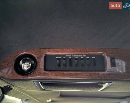 Черный Линкольн Таун Кар, объемом двигателя 4.6 л и пробегом 250 тыс. км за 19900 $, фото 66 на Automoto.ua