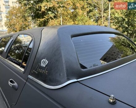 Черный Линкольн Таун Кар, объемом двигателя 4.6 л и пробегом 250 тыс. км за 19900 $, фото 26 на Automoto.ua