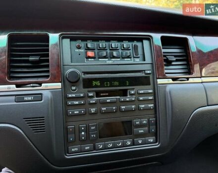 Черный Линкольн Таун Кар, объемом двигателя 4.6 л и пробегом 250 тыс. км за 19900 $, фото 38 на Automoto.ua