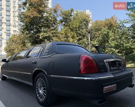 Черный Линкольн Таун Кар, объемом двигателя 4.6 л и пробегом 250 тыс. км за 19900 $, фото 7 на Automoto.ua