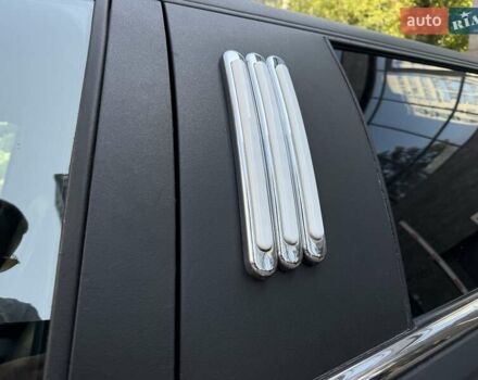 Черный Линкольн Таун Кар, объемом двигателя 4.6 л и пробегом 250 тыс. км за 19900 $, фото 19 на Automoto.ua