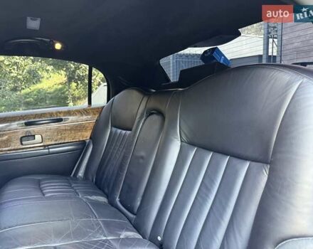 Черный Линкольн Таун Кар, объемом двигателя 4.6 л и пробегом 250 тыс. км за 19900 $, фото 55 на Automoto.ua