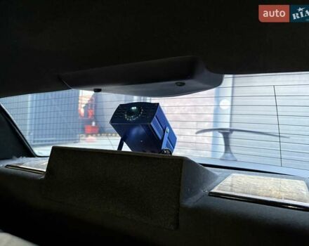 Черный Линкольн Таун Кар, объемом двигателя 4.6 л и пробегом 250 тыс. км за 19900 $, фото 63 на Automoto.ua