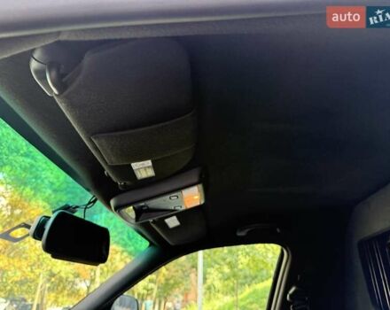 Черный Линкольн Таун Кар, объемом двигателя 4.6 л и пробегом 250 тыс. км за 19900 $, фото 33 на Automoto.ua