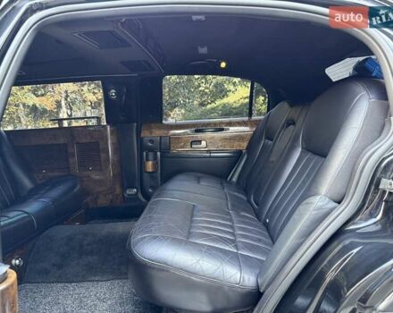 Черный Линкольн Таун Кар, объемом двигателя 4.6 л и пробегом 250 тыс. км за 19900 $, фото 53 на Automoto.ua