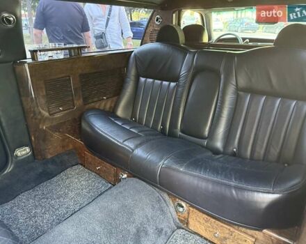 Черный Линкольн Таун Кар, объемом двигателя 4.6 л и пробегом 250 тыс. км за 19900 $, фото 75 на Automoto.ua