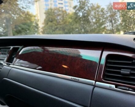 Черный Линкольн Таун Кар, объемом двигателя 4.6 л и пробегом 250 тыс. км за 19900 $, фото 48 на Automoto.ua