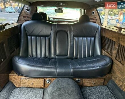 Черный Линкольн Таун Кар, объемом двигателя 4.6 л и пробегом 250 тыс. км за 19900 $, фото 57 на Automoto.ua