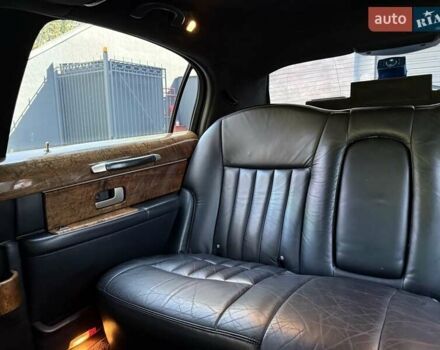 Черный Линкольн Таун Кар, объемом двигателя 4.6 л и пробегом 250 тыс. км за 19900 $, фото 61 на Automoto.ua