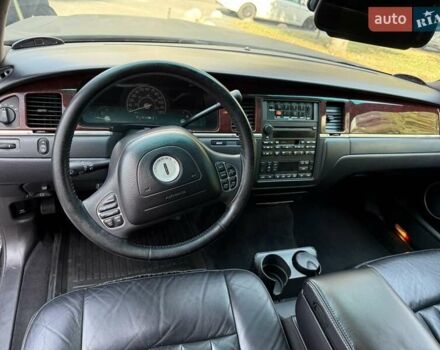 Черный Линкольн Таун Кар, объемом двигателя 4.6 л и пробегом 250 тыс. км за 19900 $, фото 35 на Automoto.ua