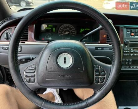 Черный Линкольн Таун Кар, объемом двигателя 4.6 л и пробегом 250 тыс. км за 19900 $, фото 36 на Automoto.ua