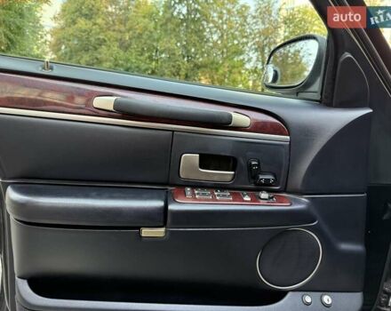 Черный Линкольн Таун Кар, объемом двигателя 4.6 л и пробегом 250 тыс. км за 19900 $, фото 28 на Automoto.ua