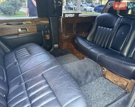 Черный Линкольн Таун Кар, объемом двигателя 4.6 л и пробегом 250 тыс. км за 19900 $, фото 76 на Automoto.ua