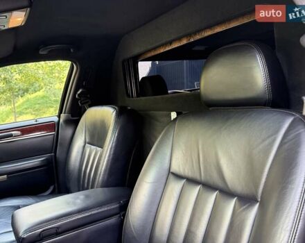 Черный Линкольн Таун Кар, объемом двигателя 4.6 л и пробегом 250 тыс. км за 19900 $, фото 34 на Automoto.ua