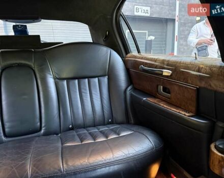 Черный Линкольн Таун Кар, объемом двигателя 4.6 л и пробегом 250 тыс. км за 19900 $, фото 62 на Automoto.ua