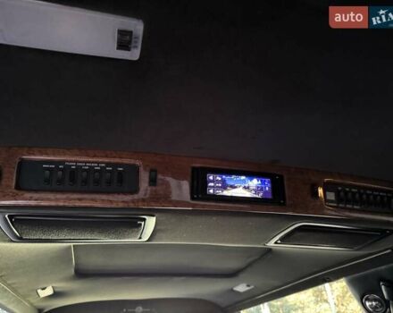 Черный Линкольн Таун Кар, объемом двигателя 4.6 л и пробегом 250 тыс. км за 19900 $, фото 65 на Automoto.ua