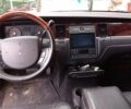 Черный Линкольн Таун Кар, объемом двигателя 4.6 л и пробегом 176 тыс. км за 20000 $, фото 4 на Automoto.ua