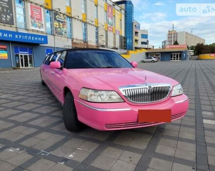 Червоний Лінкольн Town Car, об'ємом двигуна 4.6 л та пробігом 300 тис. км за 5800 $, фото 2 на Automoto.ua