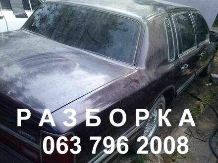 Красный Линкольн Таун Кар, объемом двигателя 0 л и пробегом 210 тыс. км за 1700 $, фото 1 на Automoto.ua