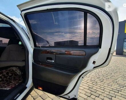 Лінкольн Town Car, об'ємом двигуна 4.6 л та пробігом 334 тис. км за 8000 $, фото 14 на Automoto.ua