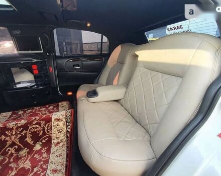 Лінкольн Town Car, об'ємом двигуна 4.6 л та пробігом 334 тис. км за 8000 $, фото 18 на Automoto.ua