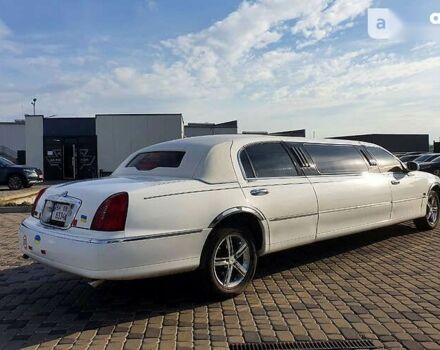 Лінкольн Town Car, об'ємом двигуна 4.6 л та пробігом 334 тис. км за 8000 $, фото 5 на Automoto.ua
