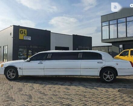 Лінкольн Town Car, об'ємом двигуна 4.6 л та пробігом 334 тис. км за 8000 $, фото 2 на Automoto.ua