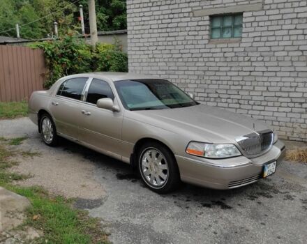 Сірий Лінкольн Town Car, об'ємом двигуна 0 л та пробігом 101 тис. км за 13000 $, фото 5 на Automoto.ua