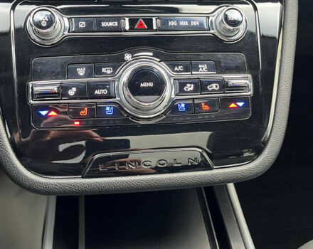 Білий Лінкольн Corsair, об'ємом двигуна 2 л та пробігом 84 тис. км за 22700 $, фото 27 на Automoto.ua