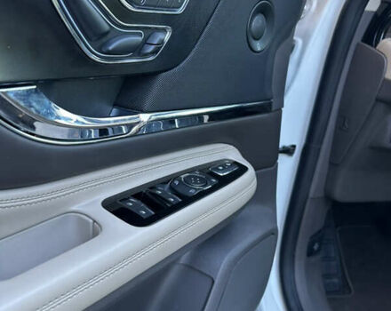 Белый Линкольн Corsair, объемом двигателя 2.3 л и пробегом 91 тыс. км за 22999 $, фото 6 на Automoto.ua