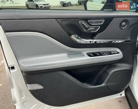 Білий Лінкольн Corsair, об'ємом двигуна 2 л та пробігом 84 тис. км за 22700 $, фото 14 на Automoto.ua