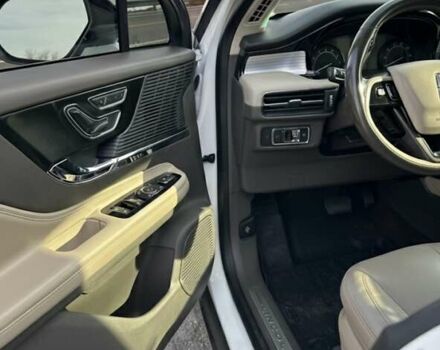 Белый Линкольн Corsair, объемом двигателя 2 л и пробегом 77 тыс. км за 23333 $, фото 5 на Automoto.ua