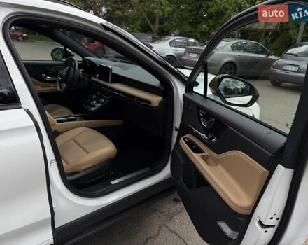 Белый Линкольн Corsair, объемом двигателя 2.5 л и пробегом 16 тыс. км за 33888 $, фото 7 на Automoto.ua