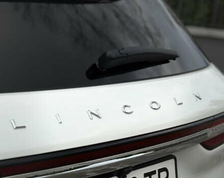 Белый Линкольн Corsair, объемом двигателя 2 л и пробегом 24 тыс. км за 25800 $, фото 19 на Automoto.ua